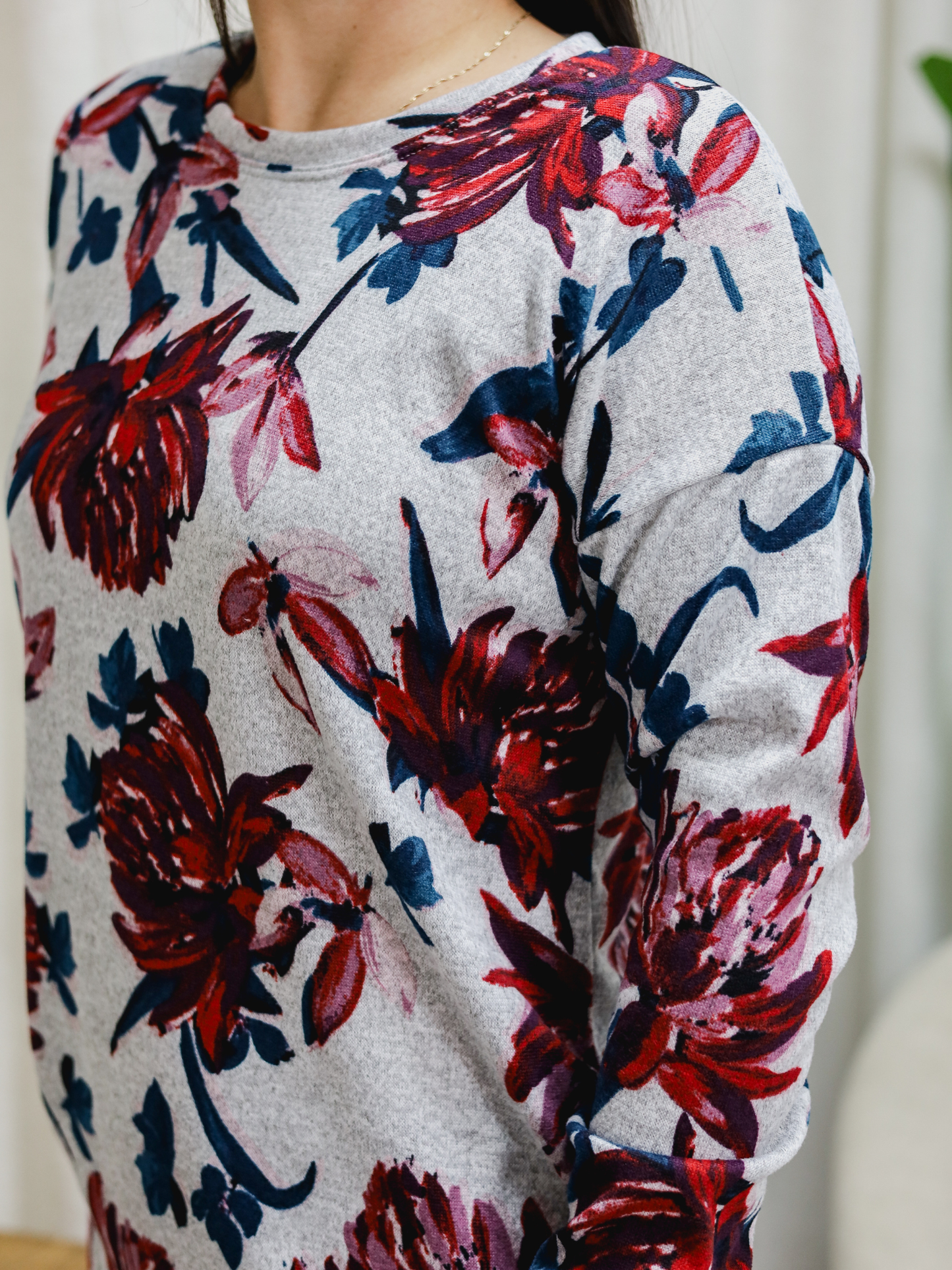 Chandail Kim - Gris fleur rouge