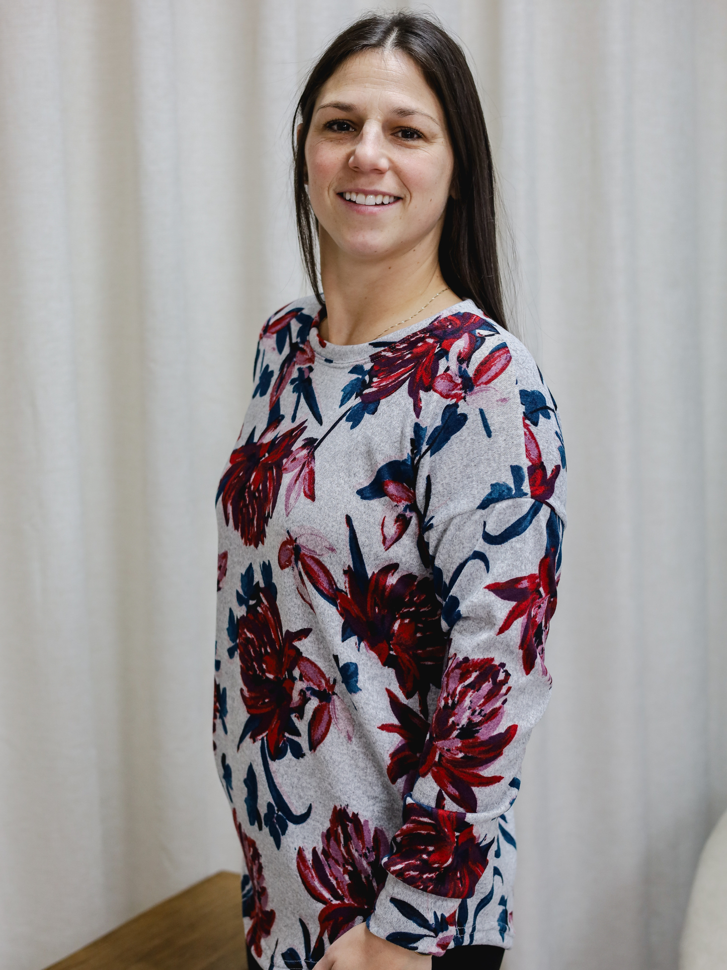 Chandail Kim - Gris fleur rouge