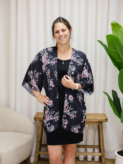 Kimono Émilie - Court - Noir Fleuri rose