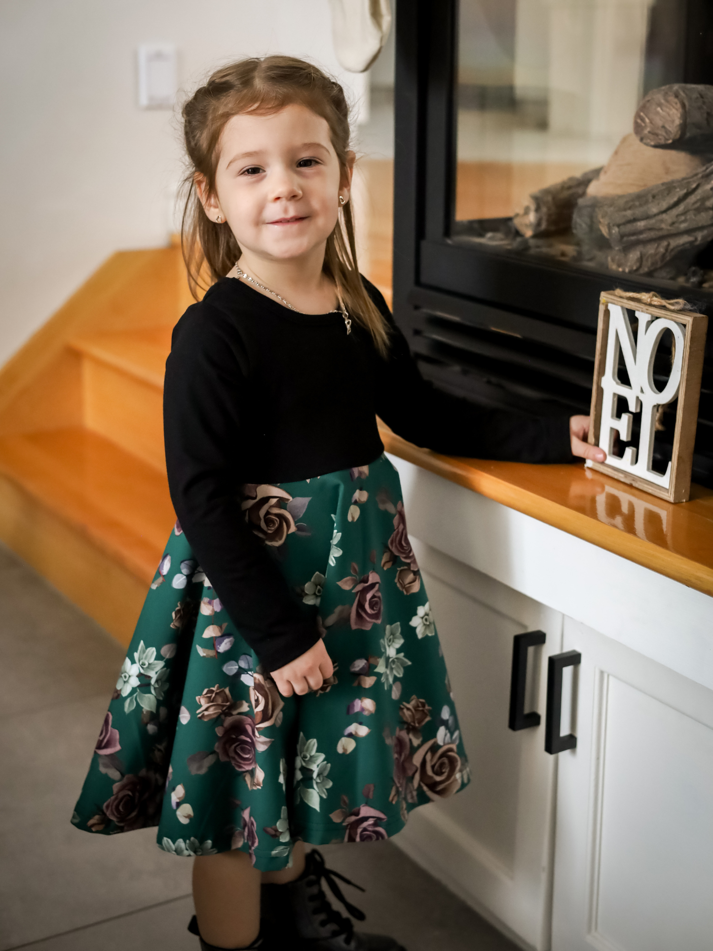 Robe Abi - Noir/Fleurs fond émeraude